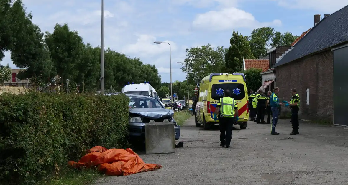 Man overleden bij verkeersongeval - Foto 12