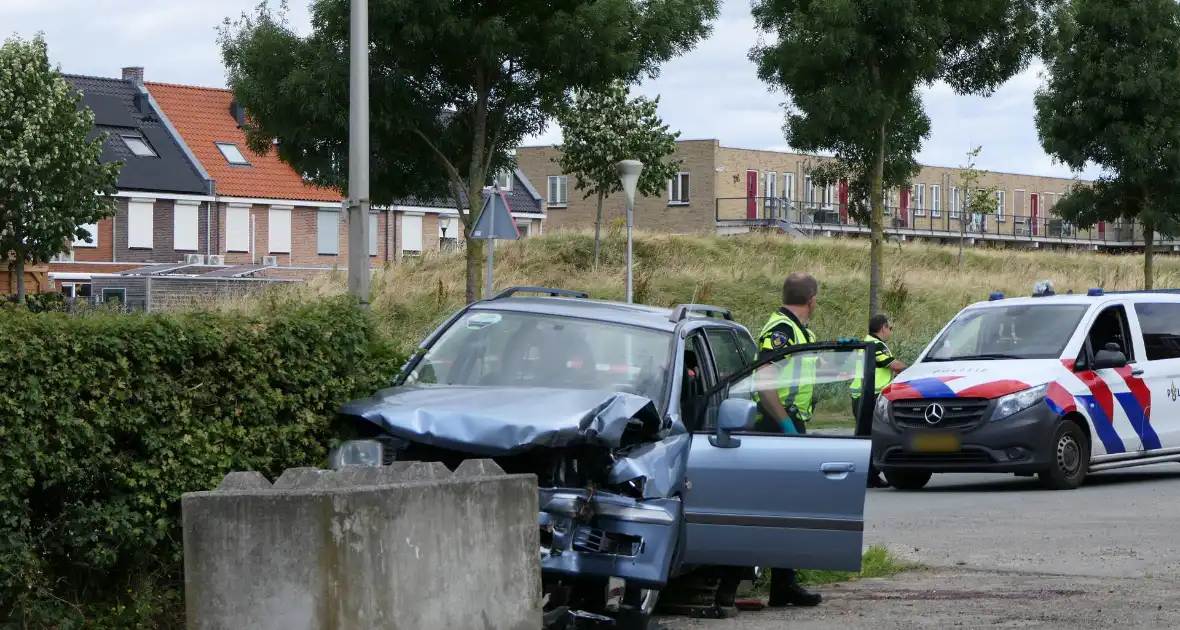 Man overleden bij verkeersongeval - Foto 9