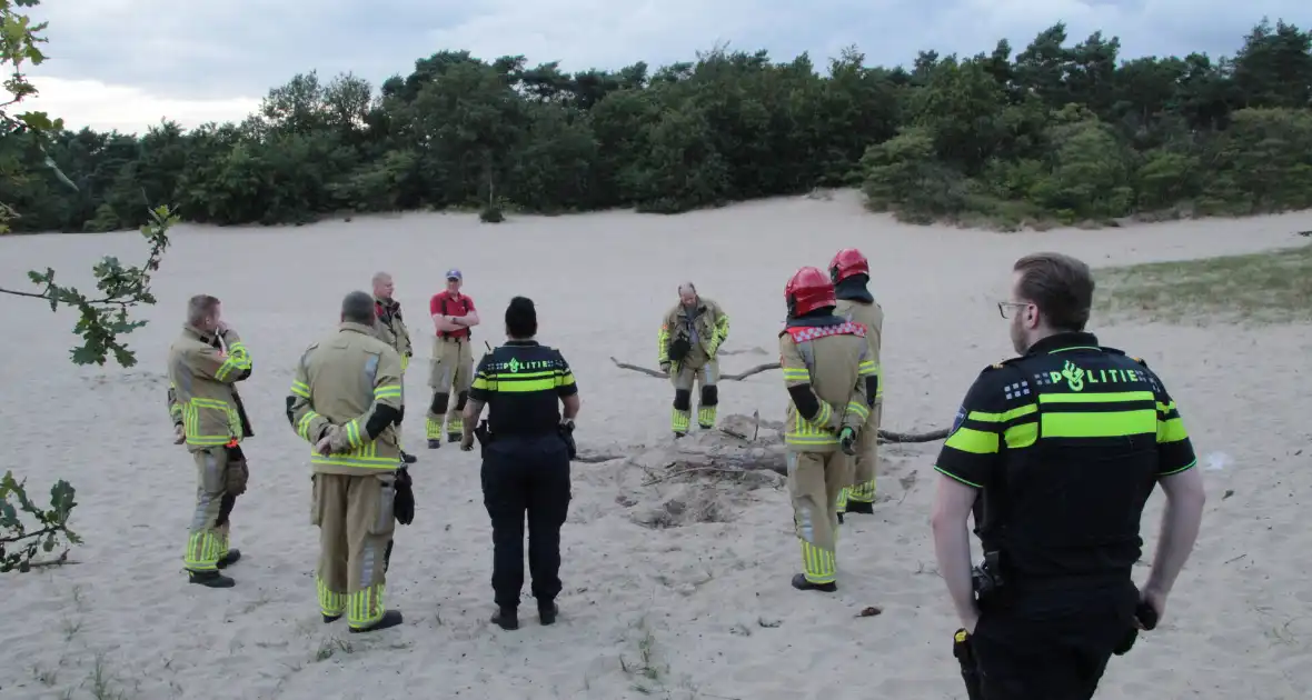Brandweer blust kampvuur in natuurreservaat - Foto 2