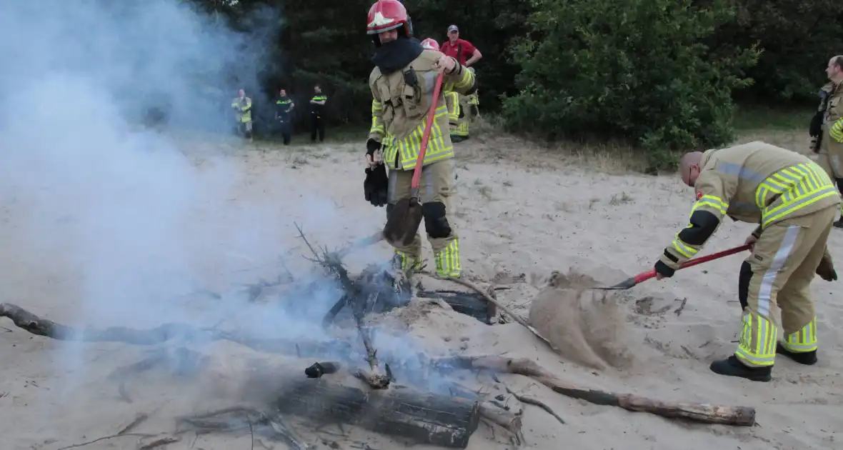 Brandweer blust kampvuur in natuurreservaat - Foto 4