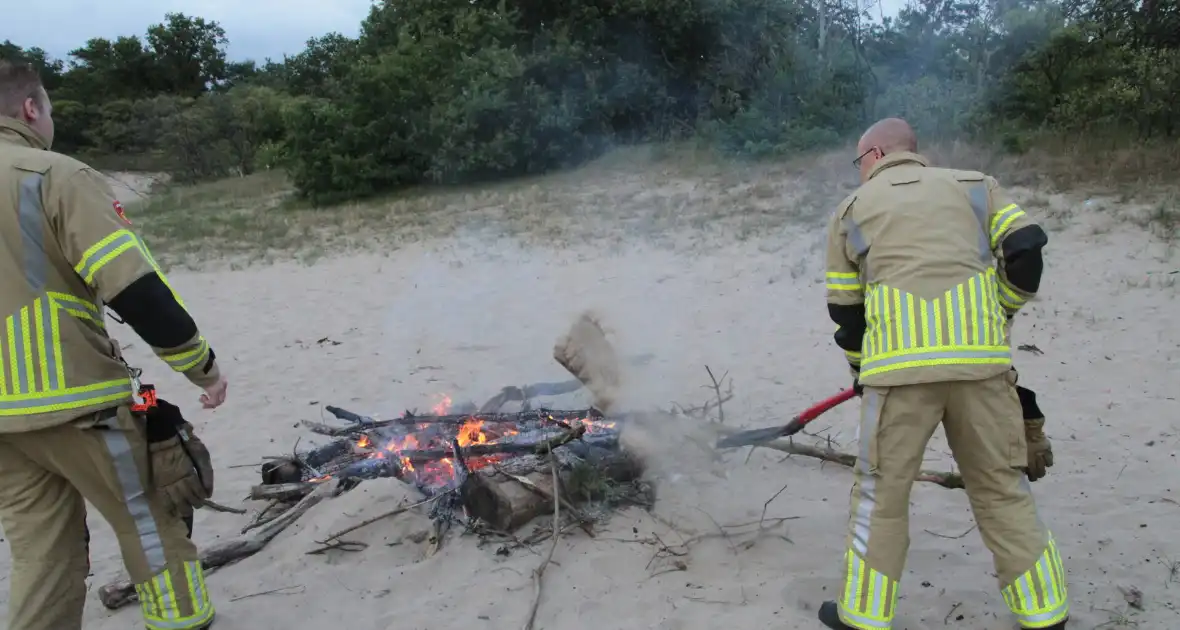 Brandweer blust kampvuur in natuurreservaat - Foto 7
