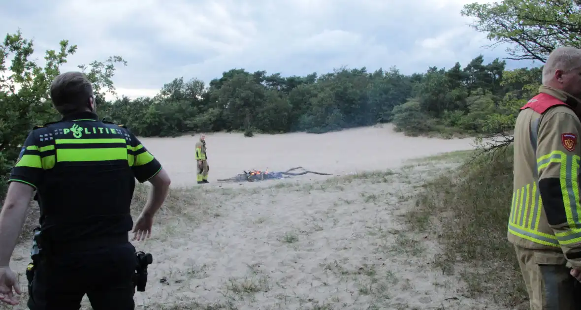 Brandweer blust kampvuur in natuurreservaat - Foto 8