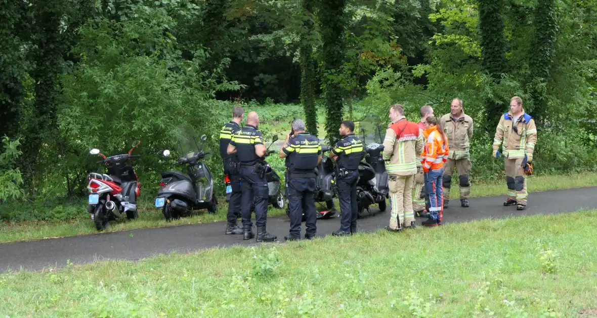 Brandweer zoekt slachtoffers in sloot maar vinden vijf scooters - Foto 14
