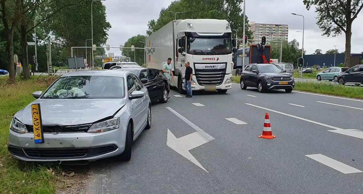 Twee aanrijdingen tegelijkertijd - Foto 4