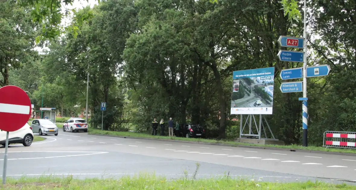 Automobilist vliegt uit de bocht en eindigt in bosschage - Foto 4