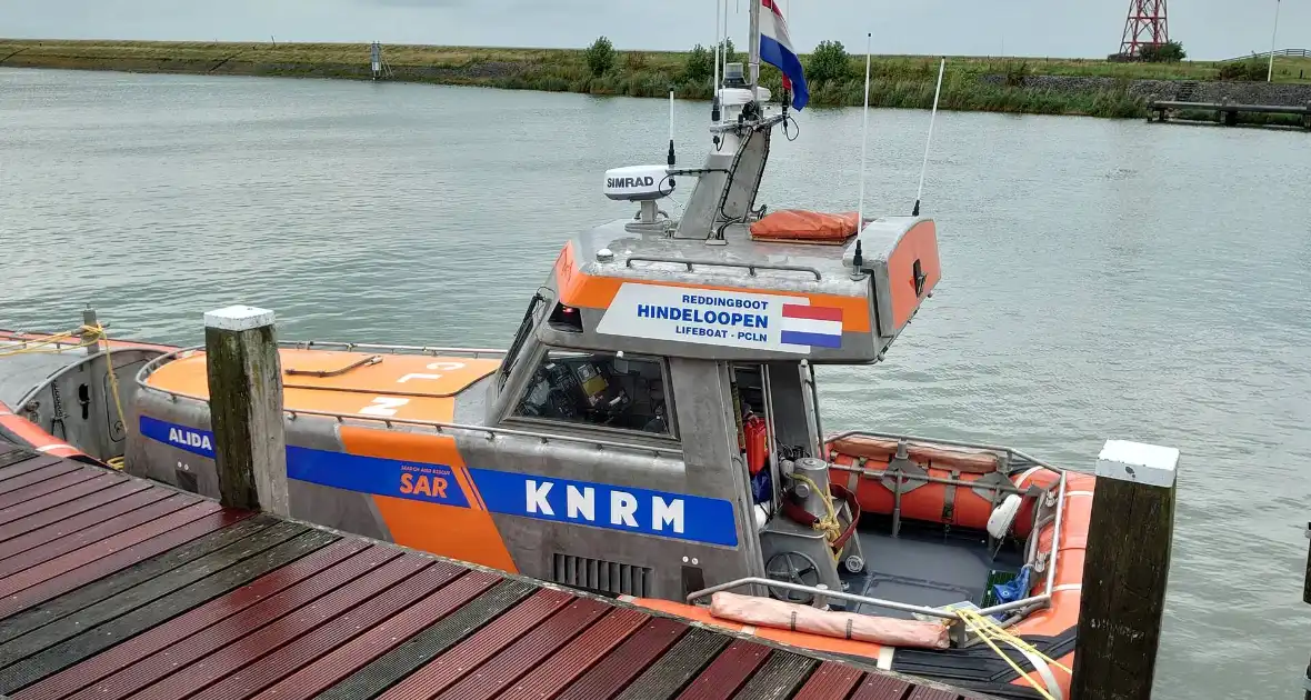 Knrm assisteert ambulancedienst bij ongeval op schip - Foto 1