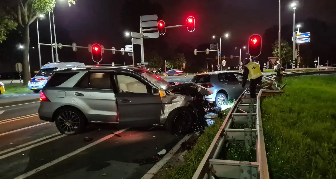 Flinke ravage na botsing tussen twee voertuigen - Foto 2