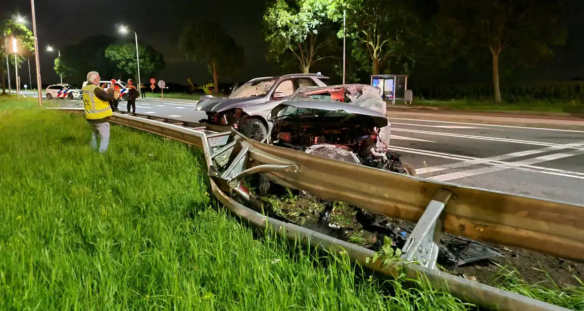 Flinke ravage na botsing tussen twee voertuigen - Foto 3