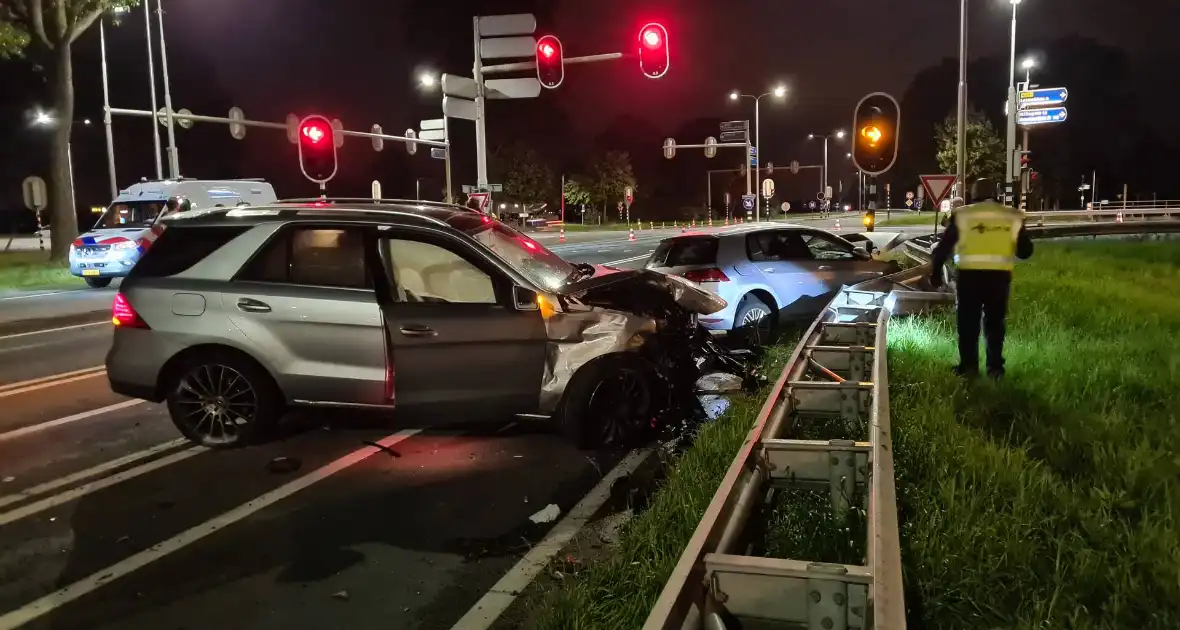 Flinke ravage na botsing tussen twee voertuigen - Foto 5