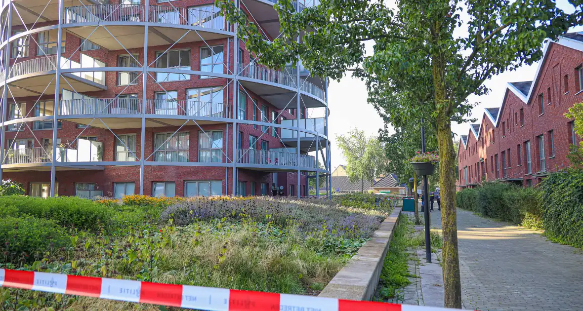 Schade na explosie bij appartementencomplex - Foto 4