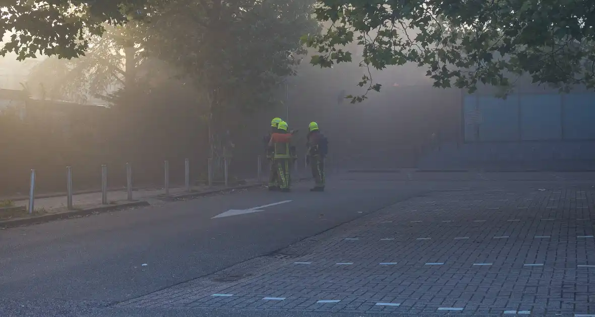 Grote uitslaande brand bij Albert Heijn - Foto 10
