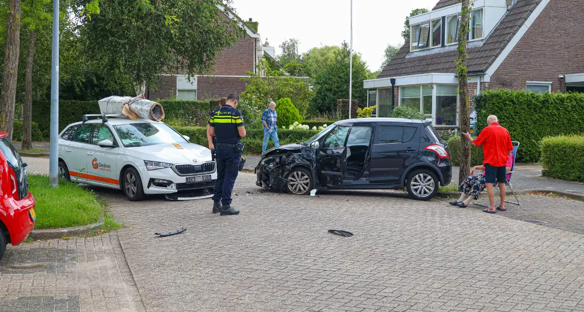 Veel schade bij botsing in Bovenmaten