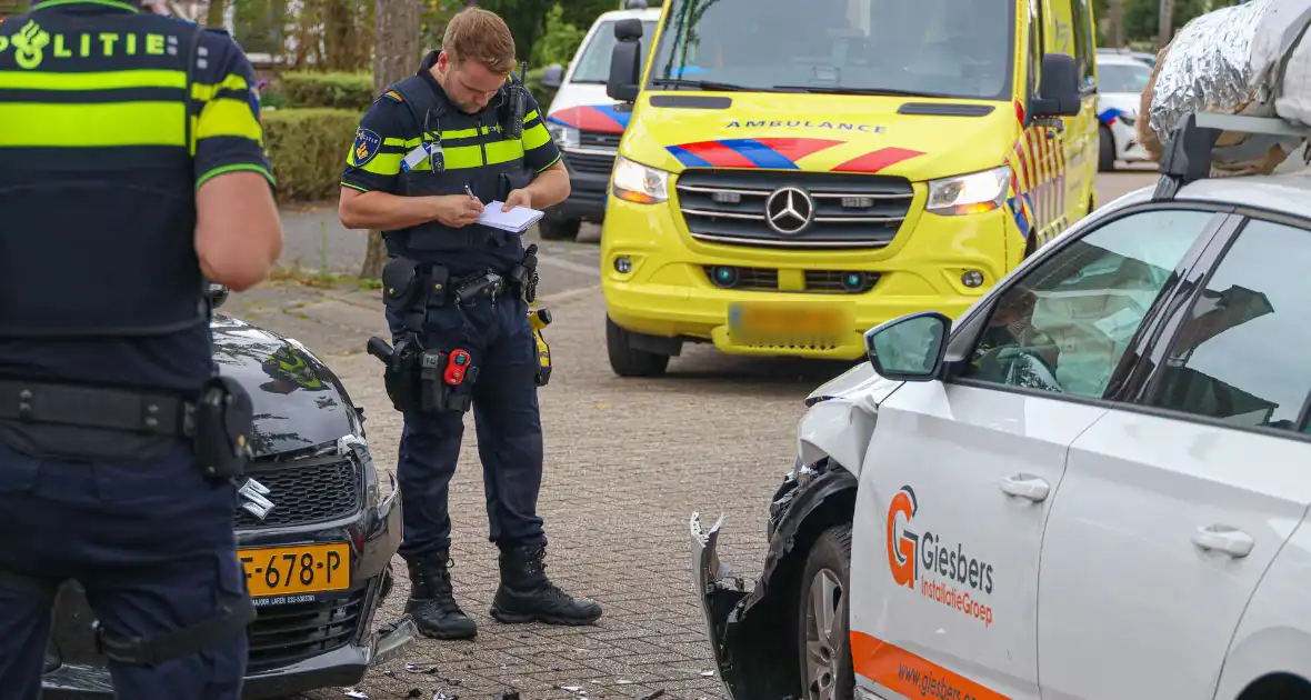 Veel schade bij botsing in Bovenmaten - Foto 4