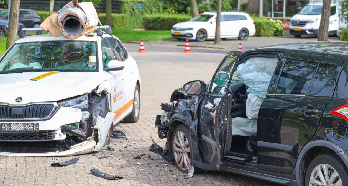 Veel schade bij botsing in Bovenmaten - Foto 7
