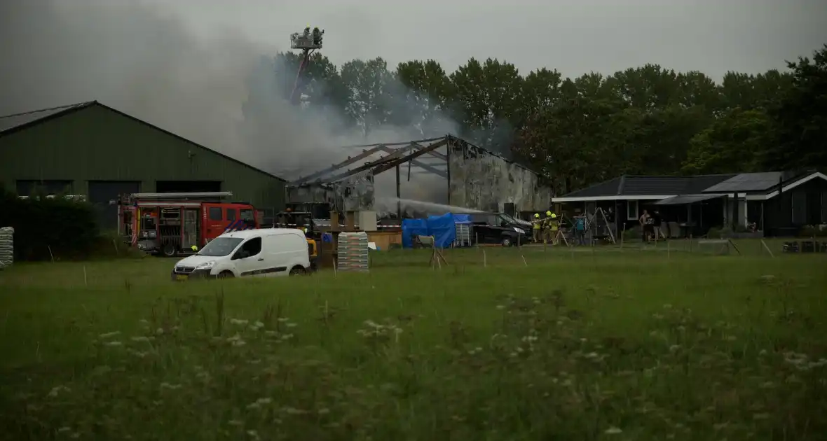 Boerderijwinkel verwoest door brand - Foto 10