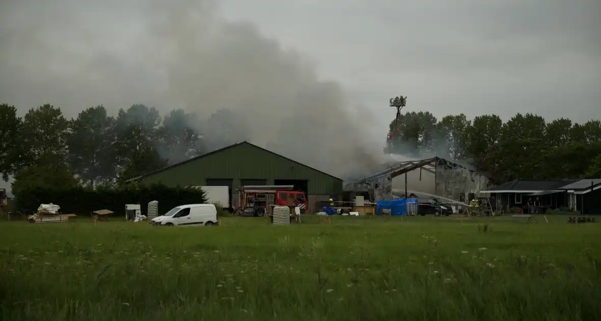 Boerderijwinkel verwoest door brand - Foto 7