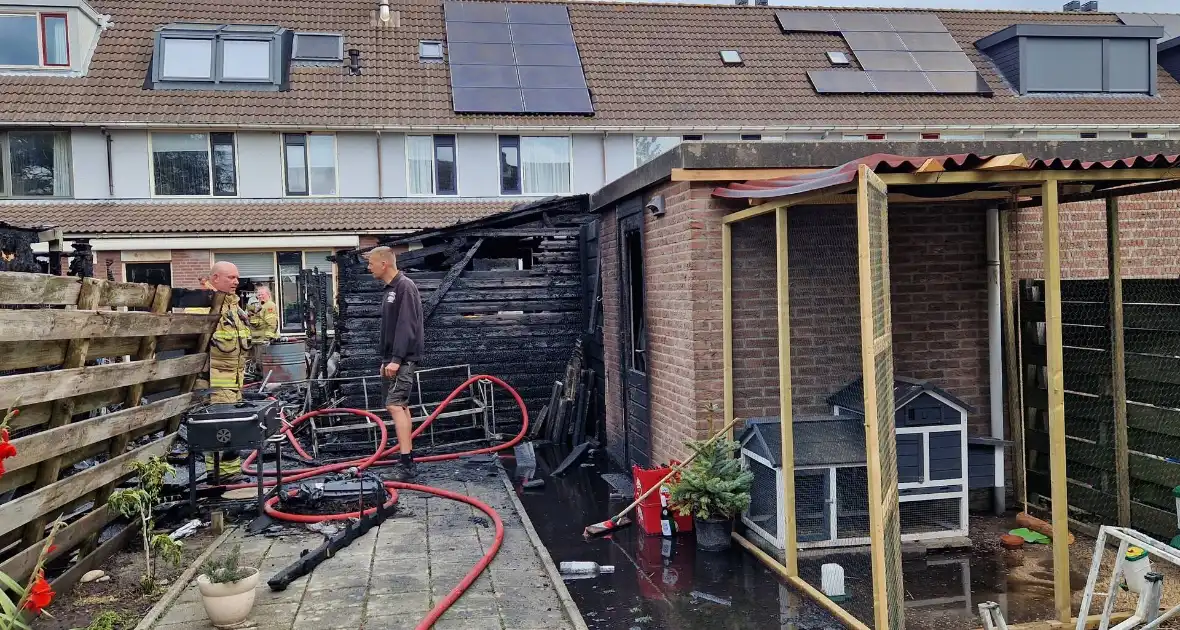 Veel schade na brand in achtertuin