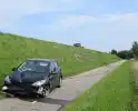 Automobilist raakt met hoge snelheid uit de bocht