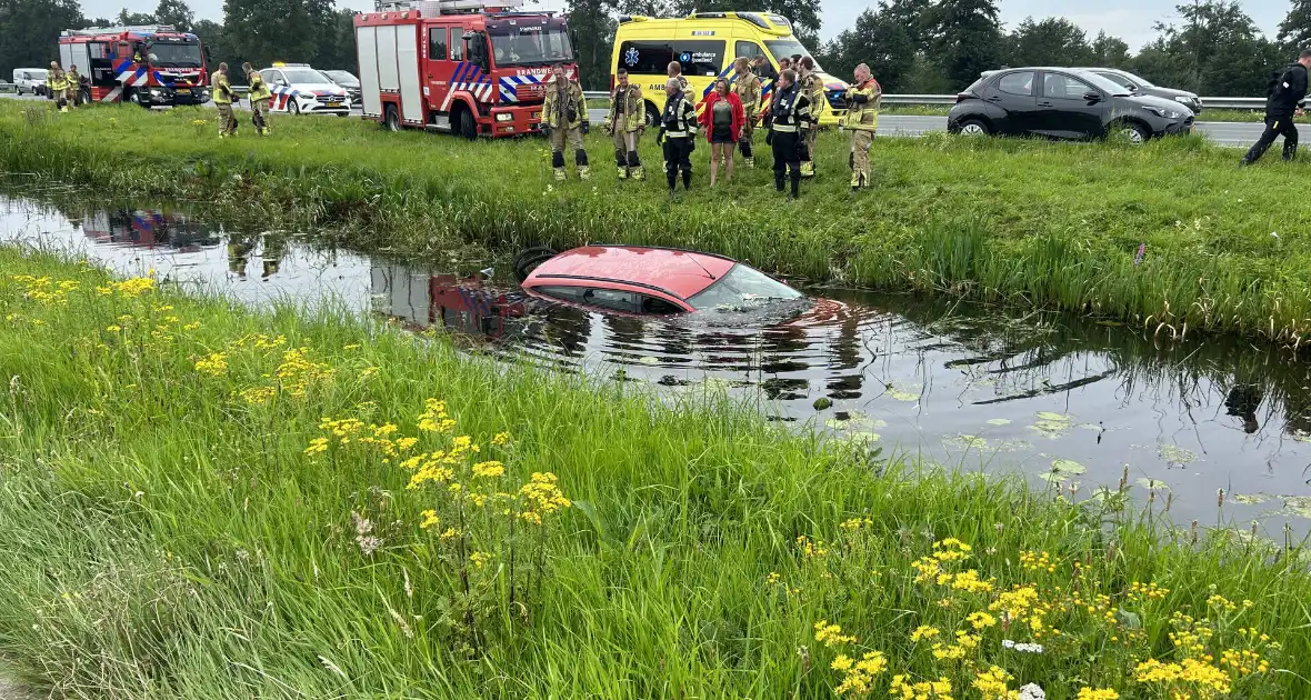 Flinke file door voertuig te water