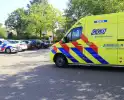 Fietser botst op stilstaande auto