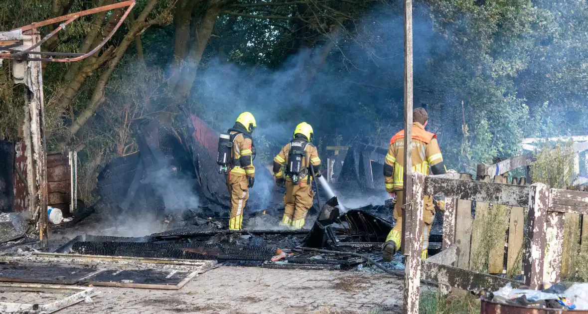 Schuur van boerderij volledig uitgebrand