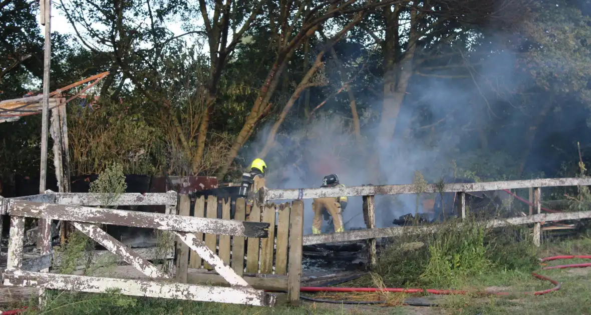 Schuur van boerderij volledig uitgebrand - Foto 12