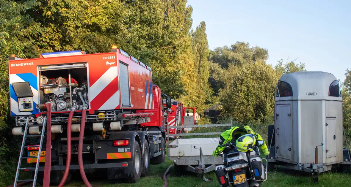 Schuur van boerderij volledig uitgebrand - Foto 2