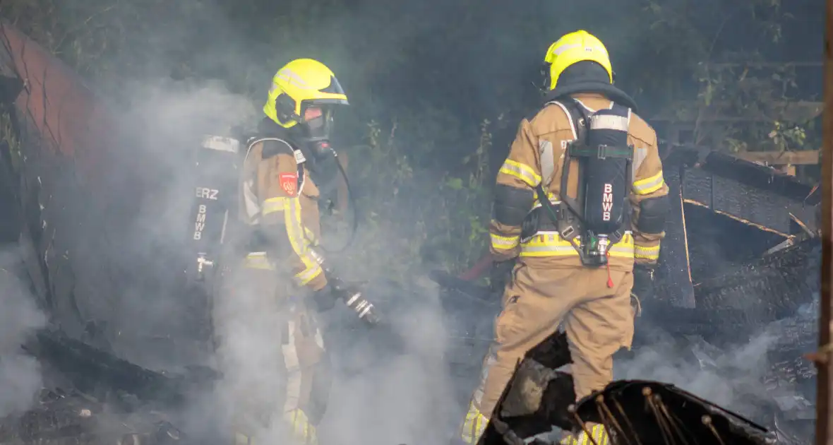 Schuur van boerderij volledig uitgebrand - Foto 3