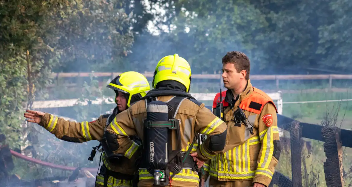 Schuur van boerderij volledig uitgebrand - Foto 4