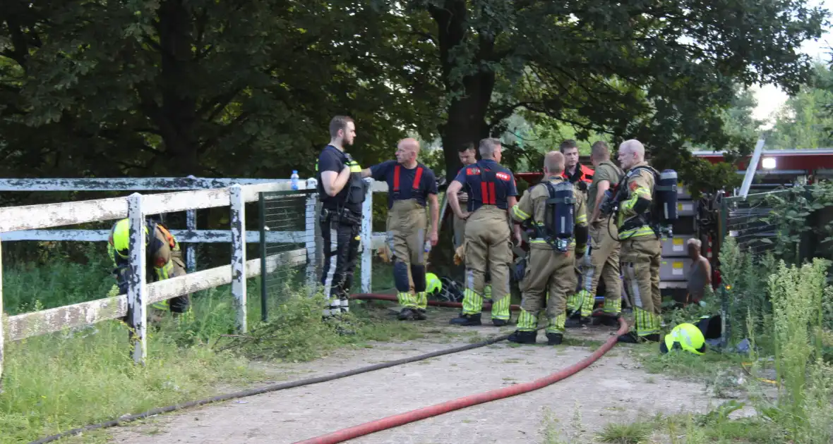 Schuur van boerderij volledig uitgebrand - Foto 5