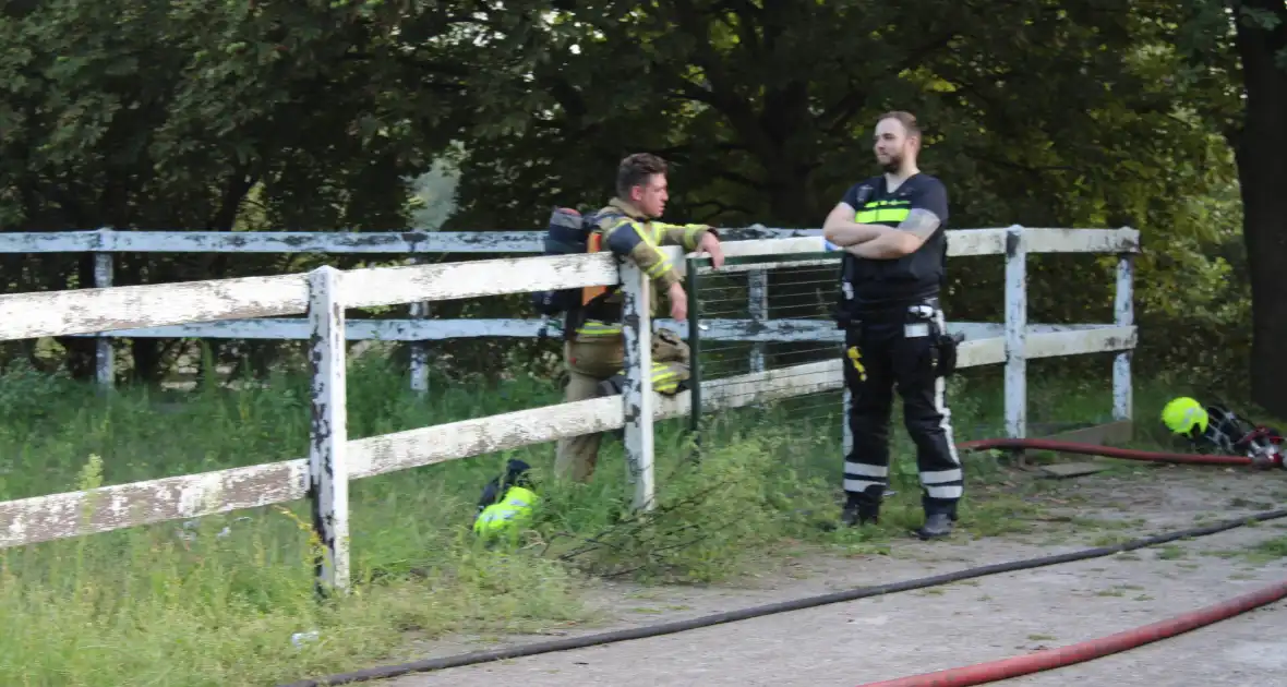 Schuur van boerderij volledig uitgebrand - Foto 6