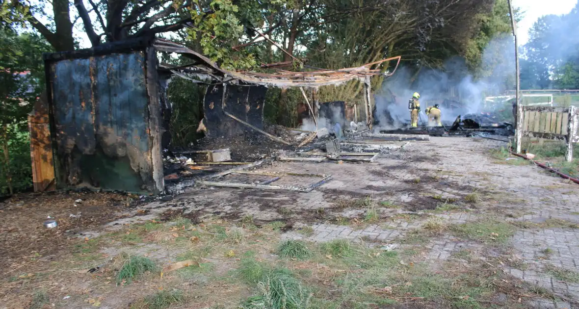 Schuur van boerderij volledig uitgebrand - Foto 9