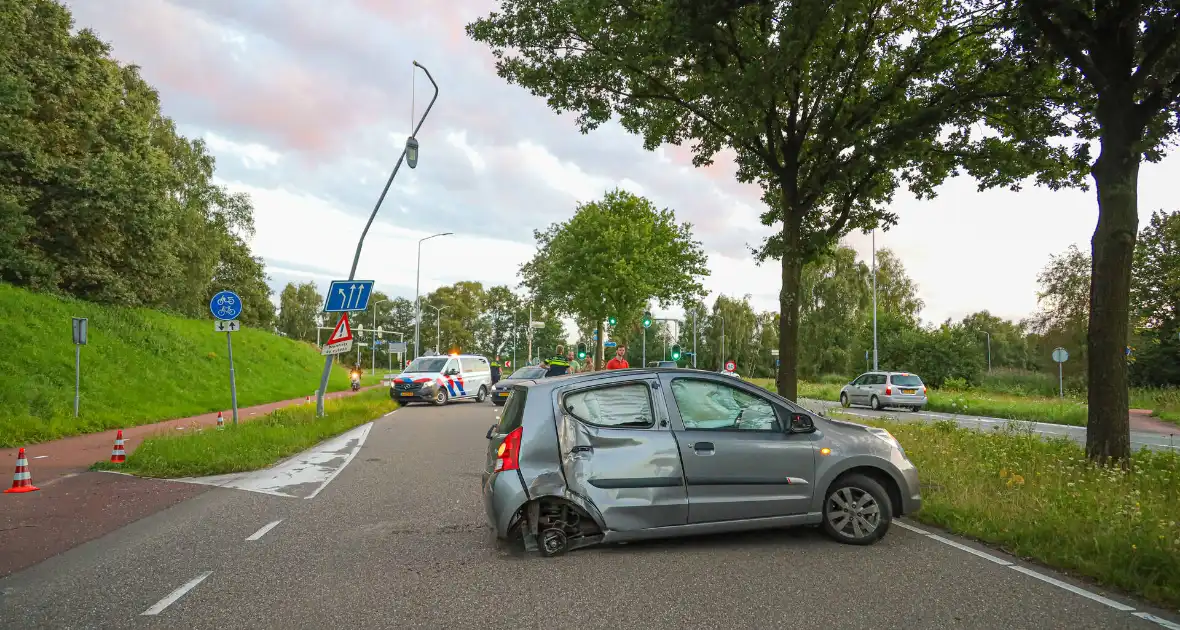Veel schade bij eenzijdig ongeval op kruising