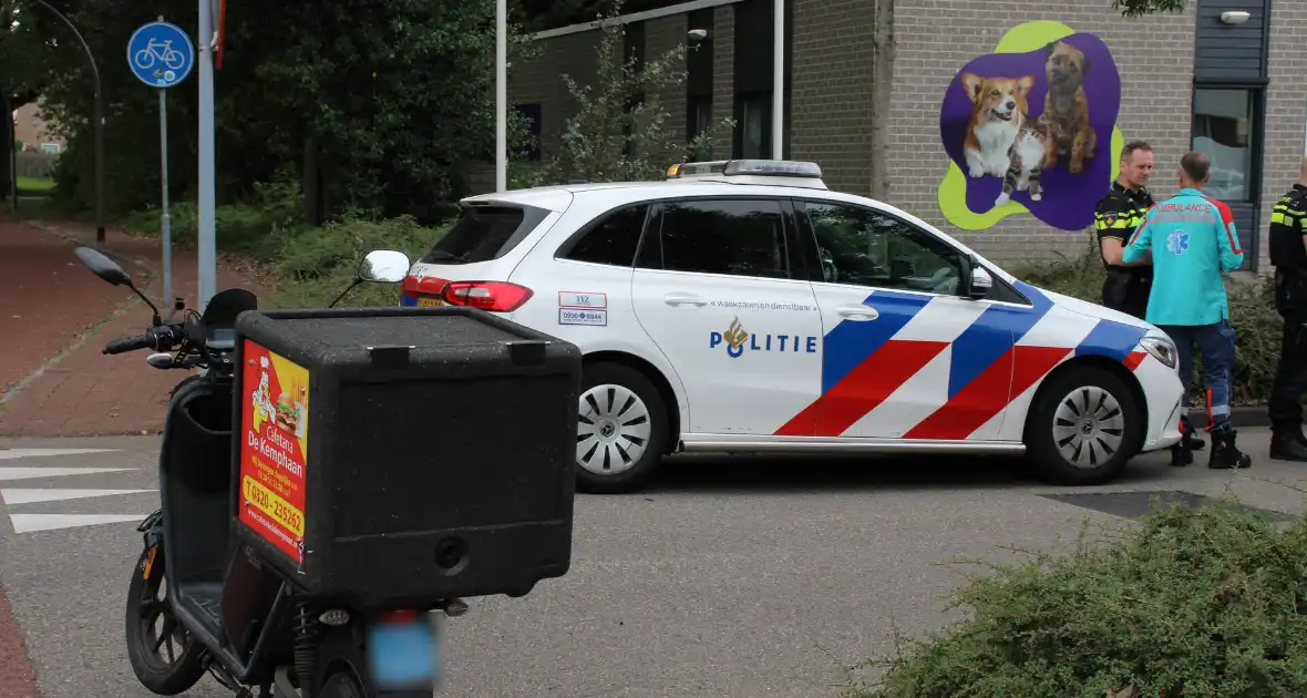 Schade bij botsing tussen auto en scooter - Foto 3