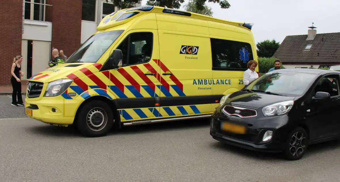 Schade bij botsing tussen auto en scooter - Foto 7
