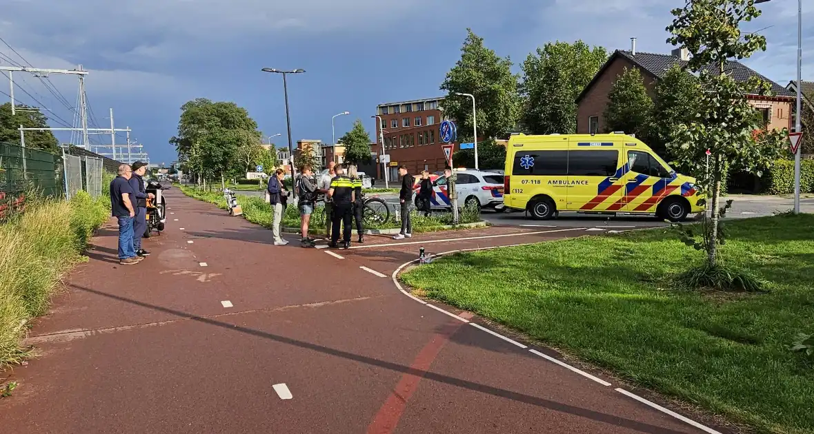 Twee maaltijdbezorgers botsen op fietspad - Foto 5