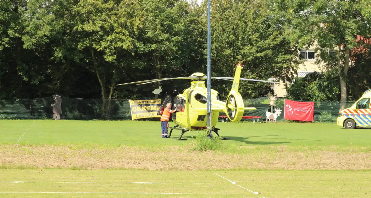 Traumahelikopter ingezet voor medische noodsituatie tijdens kaatswedstrijd - Foto 3