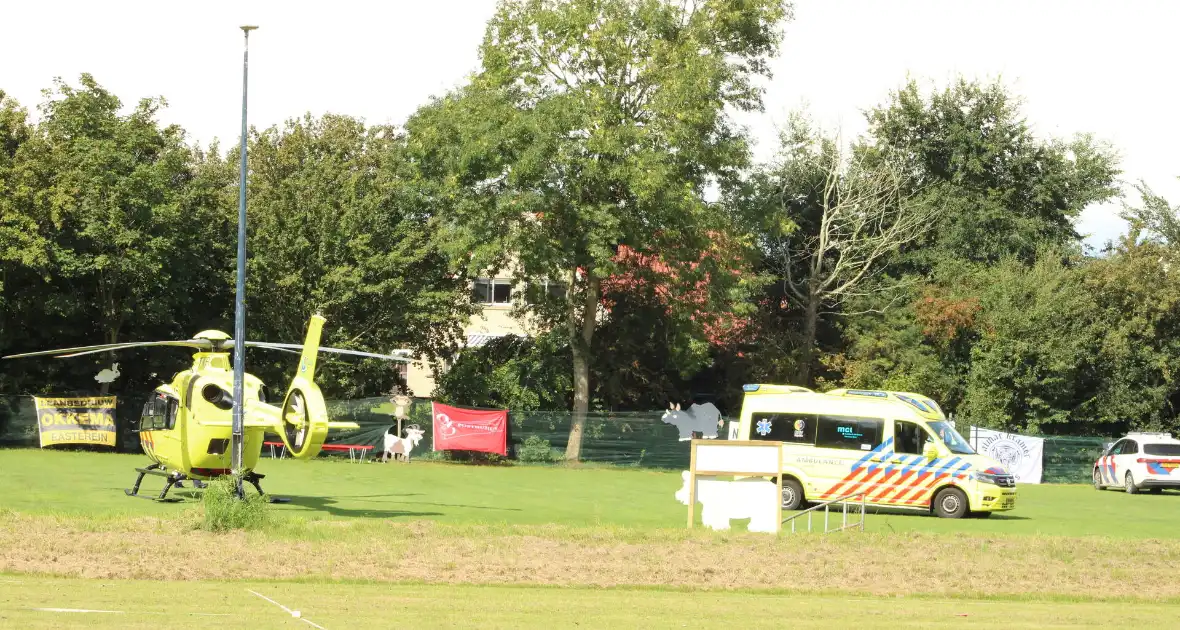 Traumahelikopter ingezet voor medische noodsituatie tijdens kaatswedstrijd - Foto 4