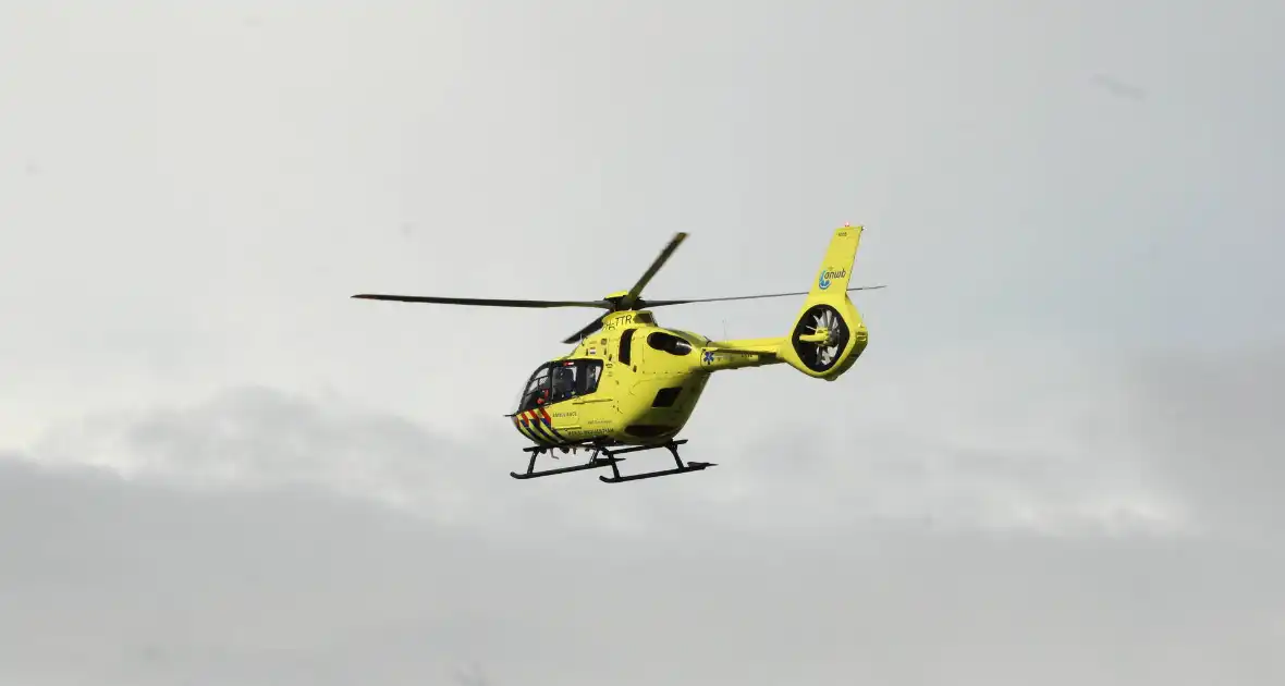 Traumahelikopter ingezet voor medische noodsituatie tijdens kaatswedstrijd - Foto 6