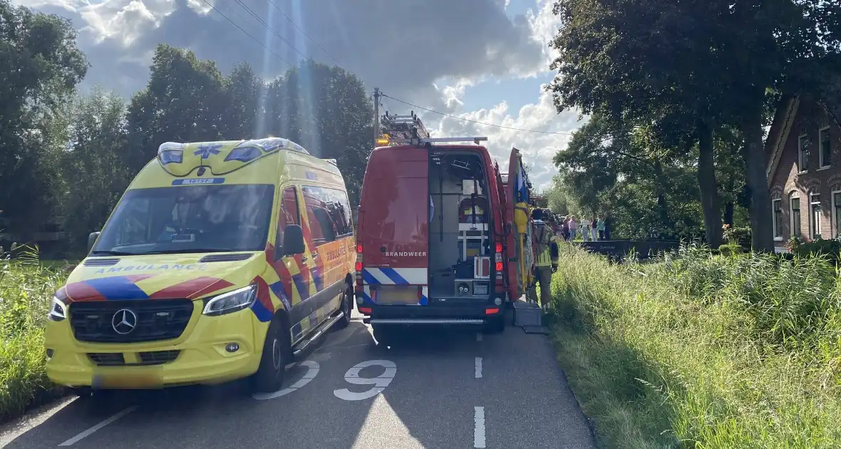 Voertuig belandt op zijn kop in een sloot - Foto 5