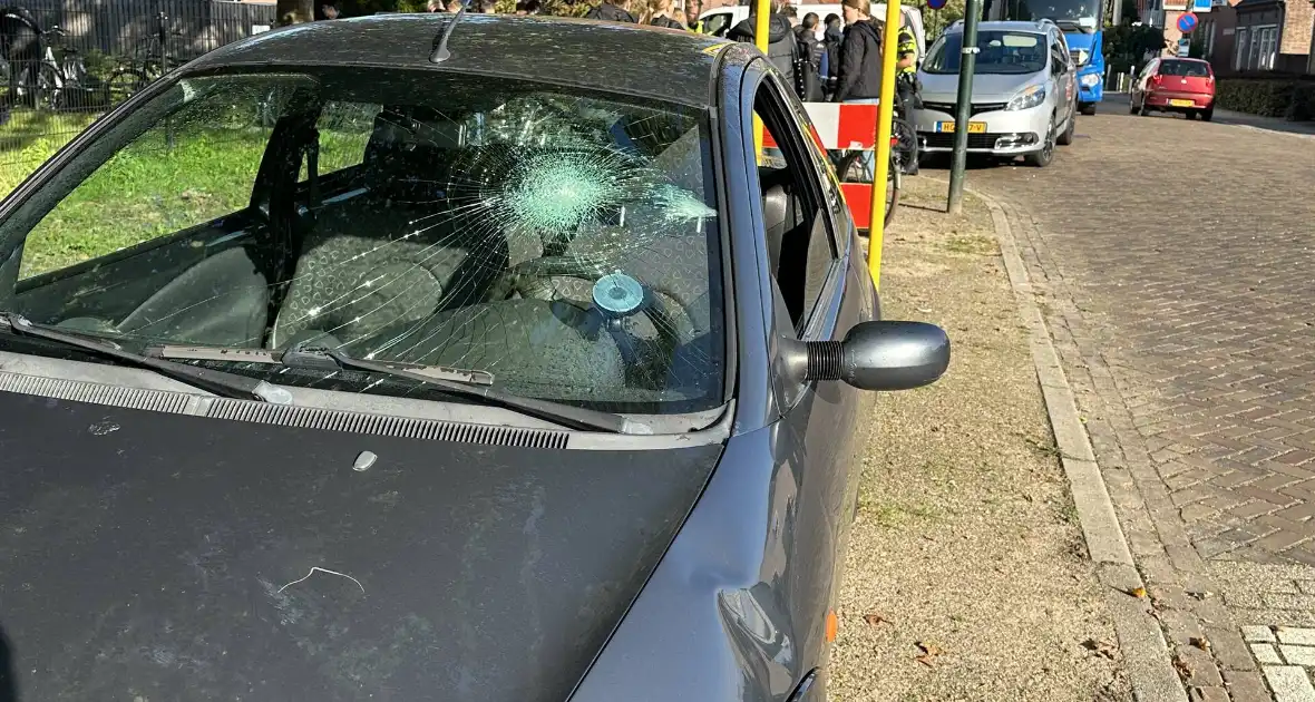Fietster aangereden tijdens oversteken - Foto 1