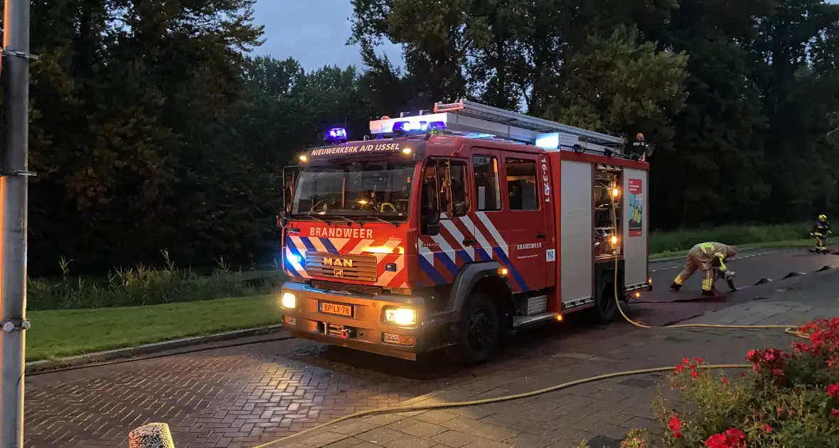 Bestelbus in lichterlaaie - Foto 8