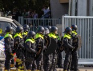 Politie groots ingezet bij rellen na voetbalwedstijd