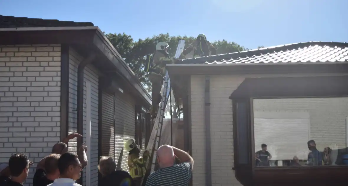 Brand bij woonwagen snel onder controle - Foto 11