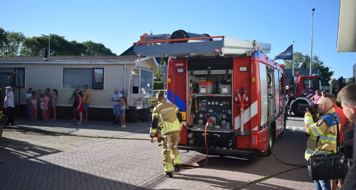 Brand bij woonwagen snel onder controle - Foto 2