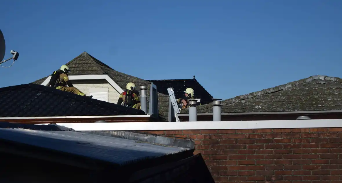 Brand bij woonwagen snel onder controle - Foto 5