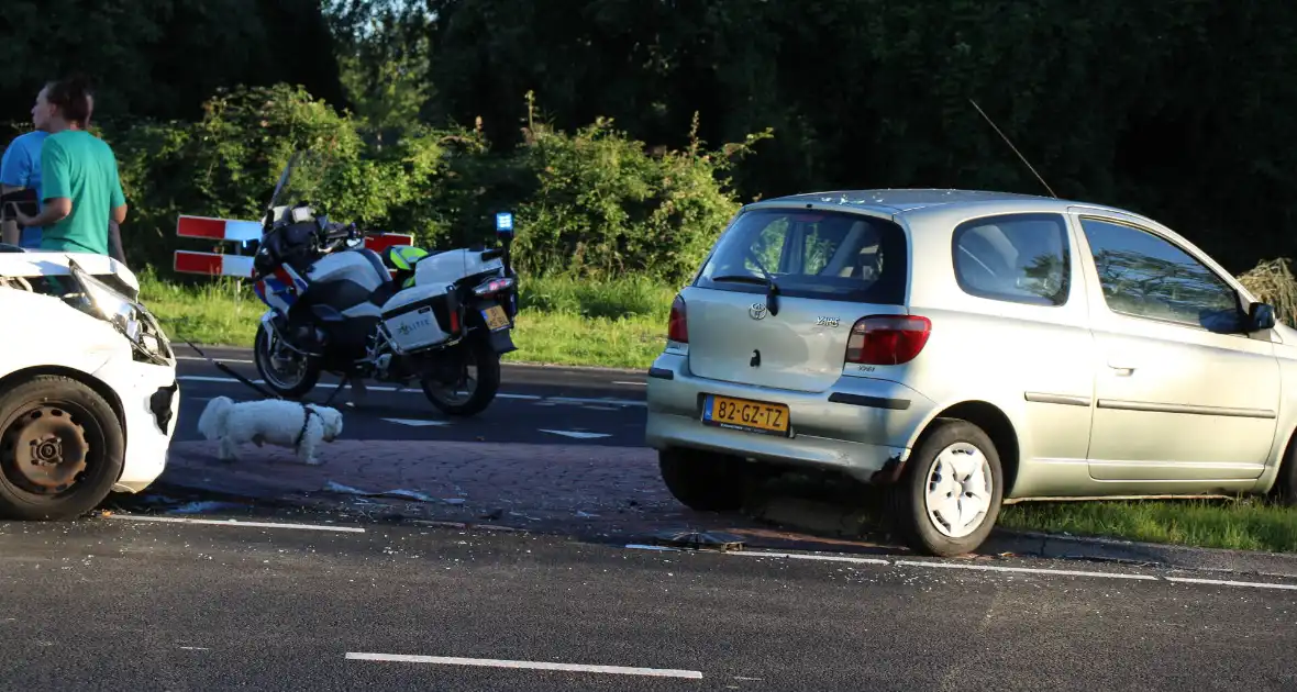 Veel schade na botsing tussen auto's