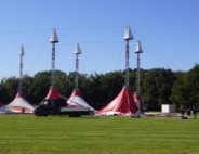 Grote tent wordt opgebouwd voor Dorpsfeest