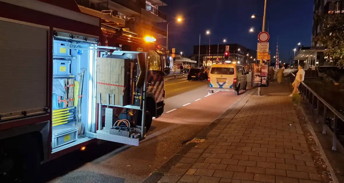 Automobilist klapt hard op bussluis - Foto 1