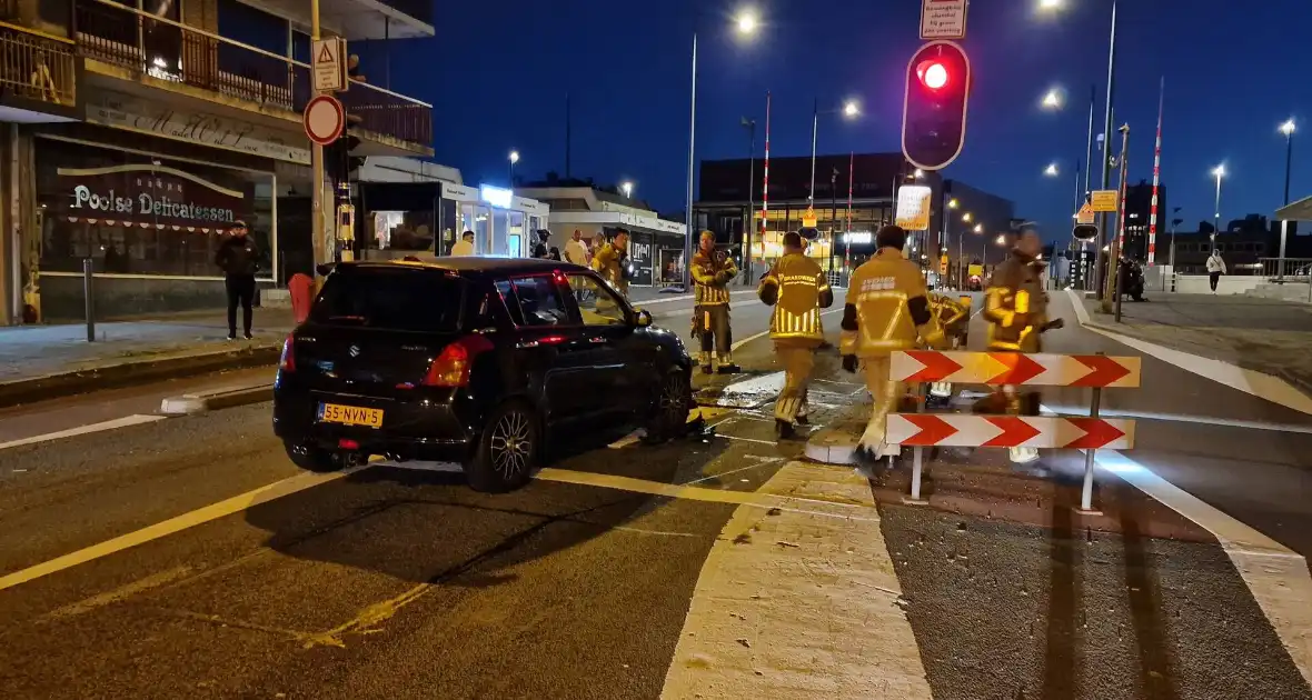 Automobilist klapt hard op bussluis - Foto 2